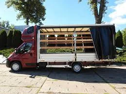 Carrozado  de Lona  Zenep Express para transporte urgente con la lona Abierta por los laterales